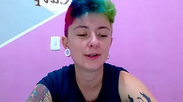 Snapshot of tomboyblue chatting on September 13, 9:04 pm tomboyblue online show from September 13, 9:04 pm