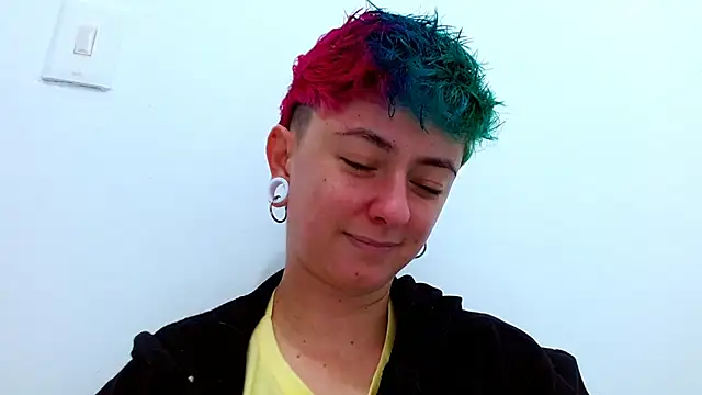 Snapshot of tomboyblue chatting on November 20, 1:01 pm tomboyblue online show from November 20, 1:01 pm