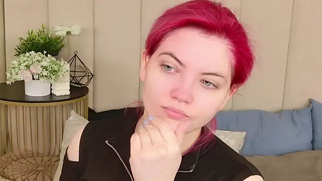 Lisa Adam online show from December 4, 4:06 pm