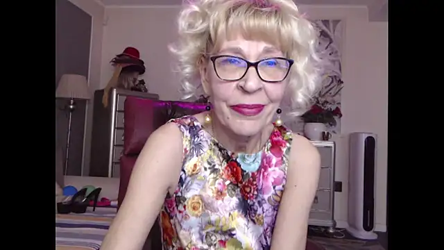 Snapshot of HornyMilf_555 chatting on October 28, 2:16 pm HornyMilf 555 online show from October 28, 2:16 pm
