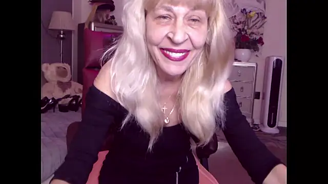 Snapshot of HornyMilf_555 chatting on October 16, 1:30 pm HornyMilf 555 online show from October 16, 1:30 pm