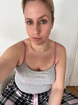 MariaValentine online show from February 25, 8:58 am