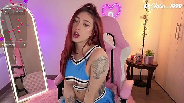 violet ch online show from April 7, 8:32 pm