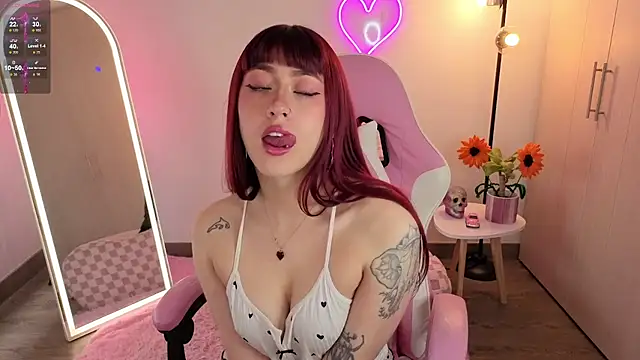 Snapshot of violet_ch chatting on June 8, 8:20 pm violet ch online show from June 8, 8:20 pm