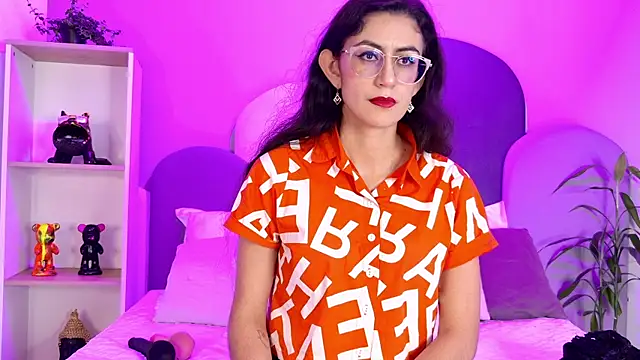SophieGomez22 online show from May 4, 11:13 am