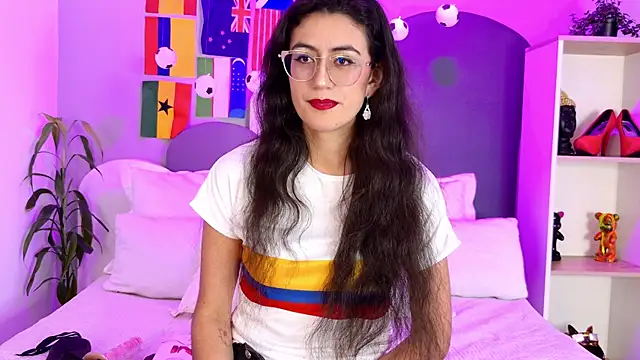Snapshot of SophieGomez22 chatting on June 27, 11:38 am SophieGomez22 online show from June 27, 11:38 am