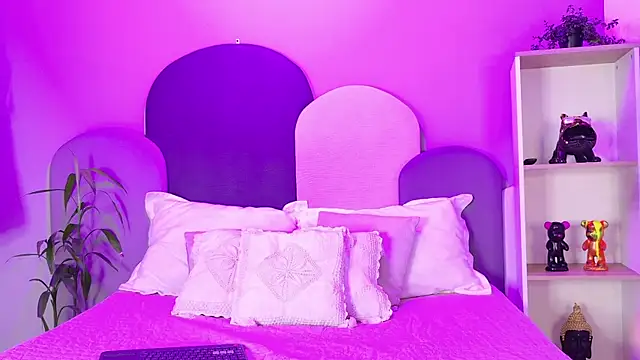 SophieGomez22 online show from April 17, 11:46 am