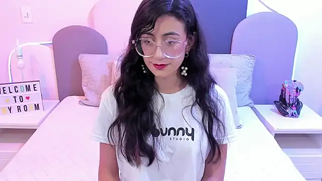 SophieGomez22 online show from March 15, 11:40 am