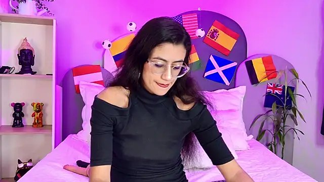 Snapshot of SophieGomez22 chatting on July 12, 11:22 am SophieGomez22 online show from July 12, 11:22 am