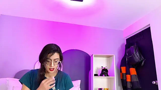 Snapshot of SophieGomez22 chatting on June 15, 11:10 am SophieGomez22 online show from June 15, 11:10 am