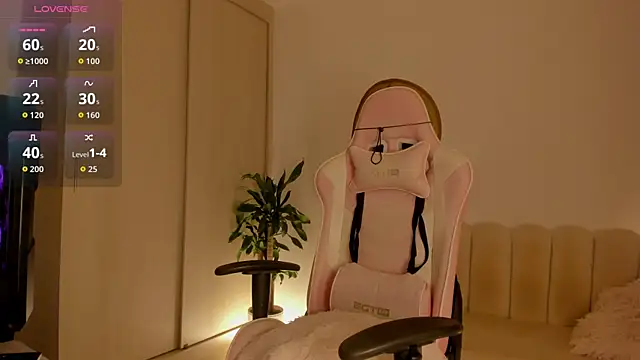 Snapshot of LittleSofia_ chatting on October 10, 2:45 am LittleSofia online show from October 10, 2:45 am