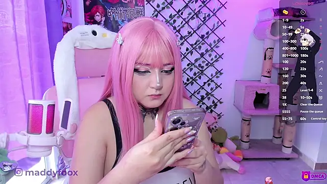 Snapshot of MaddyFooxx chatting on June 13, 10:08 pm MaddyFooxx online show from June 13, 10:08 pm