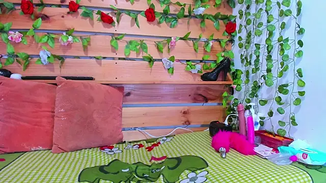 Snapshot of daniela_casallas_ chatting on September 21, 1:05 pm daniela casallas online show from September 21, 1:05 pm