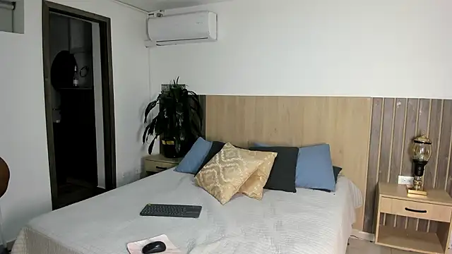 rebeca cortez  online show from February 20, 7:49 pm