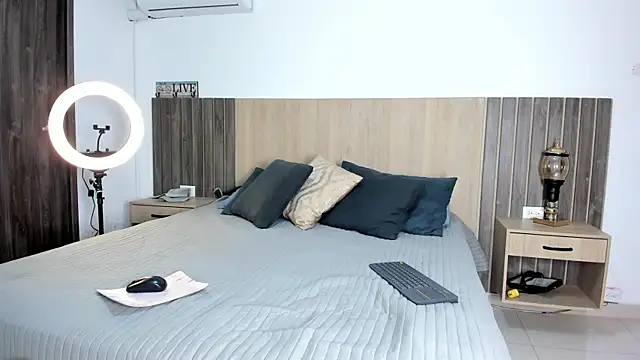 rebeca cortez  online show from February 17, 7:55 pm