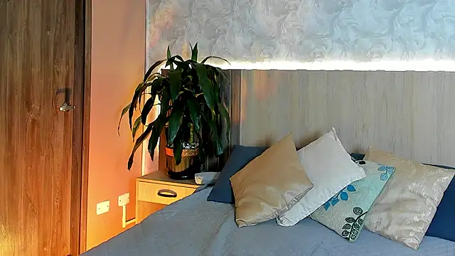 rebeca cortez  online show from March 18, 7:48 pm