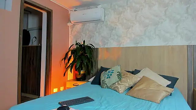 rebeca cortez  online show from March 25, 7:35 pm