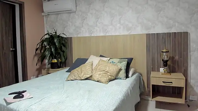 rebeca cortez  online show from April 10, 7:43 pm