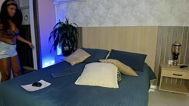 rebeca cortez  online show from April 15, 7:40 pm