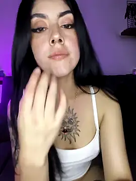 Snapshot of Mazikeen-- chatting on November 22, 11:47 pm Mazikeen-- online show from November 22, 11:47 pm