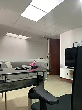 DanielGomez9 online show from April 4, 8:26 pm