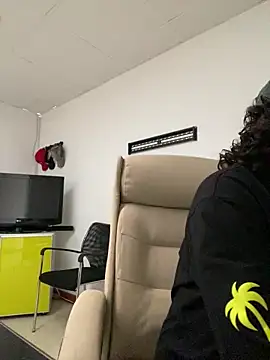 DanielGomez9 online show from April 8, 4:52 pm