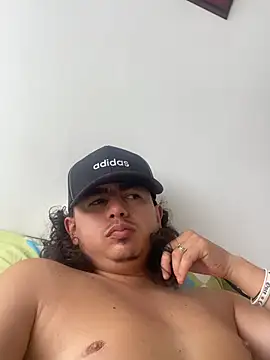 Snapshot of DanielGomez9 chatting on July 11, 2:50 pm DanielGomez9 online show from July 11, 2:50 pm