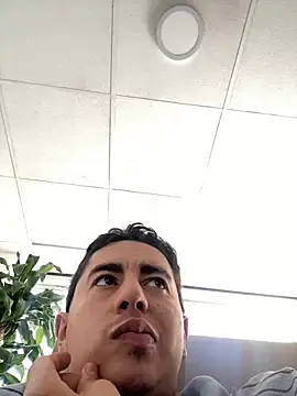 Snapshot of DanielGomez9 chatting on March 14, 9:54 pm DanielGomez9 online show from March 14, 9:54 pm