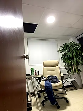 Snapshot of DanielGomez9 chatting on October 30, 1:04 am DanielGomez9 online show from October 30, 1:04 am