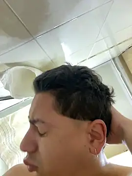 Snapshot of DanielGomez9 chatting on February 25, 12:05 pm DanielGomez9 online show from February 25, 12:05 pm