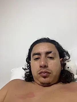 Snapshot of DanielGomez9 chatting on May 12, 4:42 am DanielGomez9 online show from May 12, 4:42 am