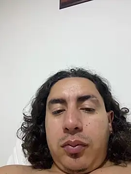 Snapshot of DanielGomez9 chatting on June 15, 1:17 am DanielGomez9 online show from June 15, 1:17 am