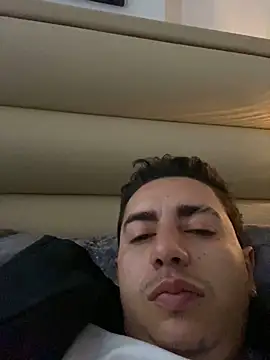 Snapshot of DanielGomez9 chatting on March 3, 1:01 pm DanielGomez9 online show from March 3, 1:01 pm