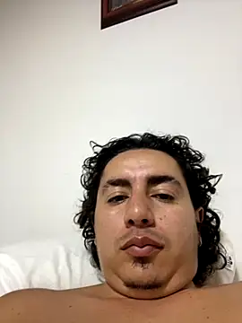 Snapshot of DanielGomez9 chatting on November 3, 2:28 am DanielGomez9 online show from November 3, 2:28 am