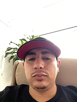 Snapshot of DanielGomez9 chatting on March 21, 4:29 pm DanielGomez9 online show from March 21, 4:29 pm