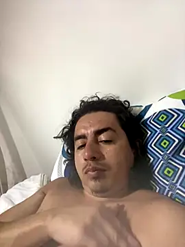 Snapshot of DanielGomez9 chatting on December 15, 2:06 am DanielGomez9 online show from December 15, 2:06 am