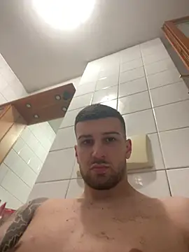 Snapshot of davide__05 chatting on July 20, 12:29 am davide 05 online show from July 20, 12:29 am