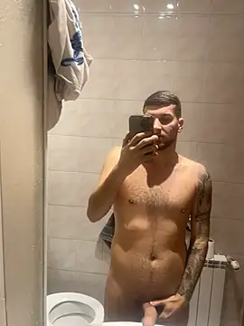 Snapshot of davide__05 chatting on December 15, 10:47 pm davide 05 online show from December 15, 10:47 pm