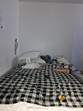 Snapshot of Puffgettingstuffed chatting on December 23, 9:19 am Puffgettingstuffed online show from December 23, 9:19 am