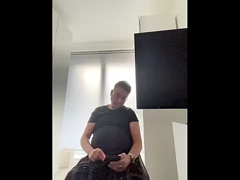 Robin007 online show from March 5, 5:20 pm