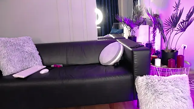 Snapshot of RosaCatalleya chatting on June 19, 4:18 am RosaCatalleya online show from June 19, 4:18 am