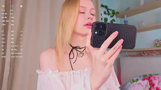 TaraSims online show from November 10, 11:43 pm