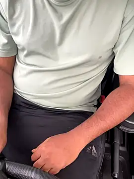 Snapshot of bighorn2000 chatting on October 27, 11:33 am bighorn2000 online show from October 27, 11:33 am