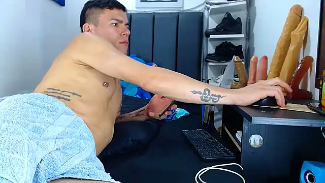 Snapshot of LaGersoon chatting on March 15, 2:35 am LaGersoon online show from March 15, 2:35 am