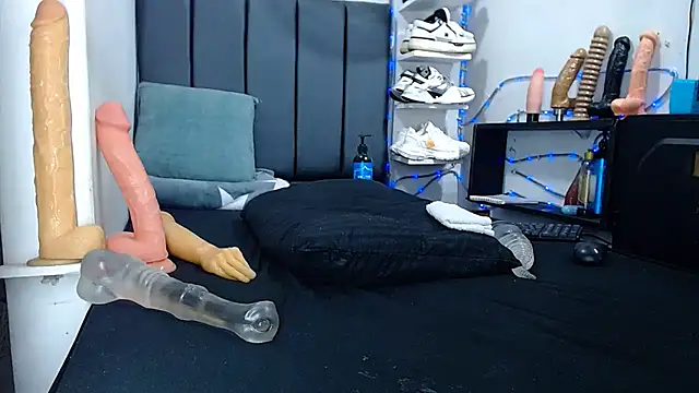 Snapshot of LaGersoon chatting on November 11, 3:34 am LaGersoon online show from November 11, 3:34 am