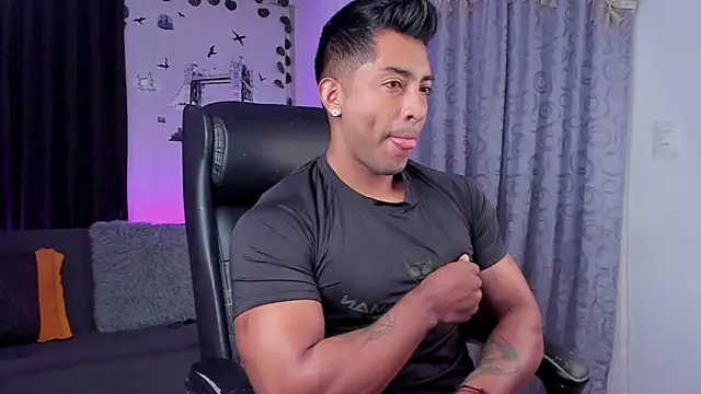 Snapshot of Couple_muscle1 chatting on March 17, 2:01 pm Couple muscle1 online show from March 17, 2:01 pm