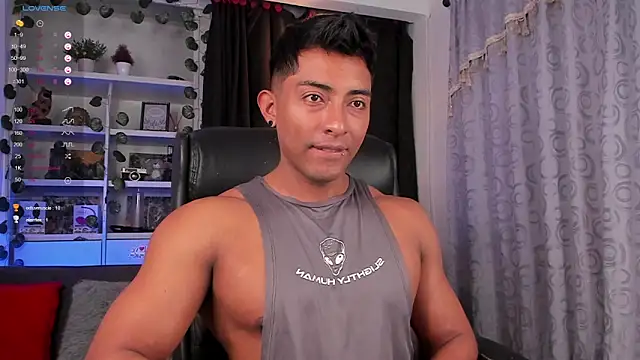 Snapshot of Couple_muscle1 chatting on February 17, 1:55 pm Couple muscle1 online show from February 17, 1:55 pm