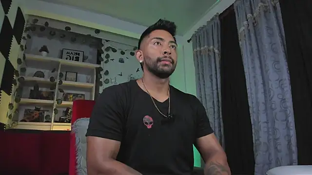 Snapshot of Couple_muscle1 chatting on January 13, 8:46 pm Couple muscle1 online show from January 13, 8:46 pm