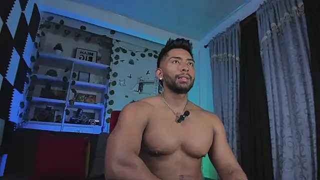 Snapshot of Couple_muscle1 chatting on February 5, 9:32 pm Couple muscle1 online show from February 5, 9:32 pm