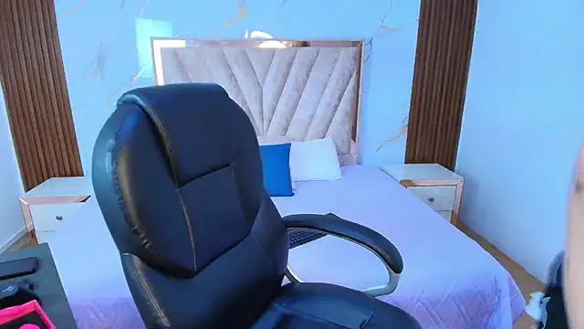 Snapshot of Annie_mone chatting on October 2, 8:45 pm Annie mone online show from October 2, 8:45 pm